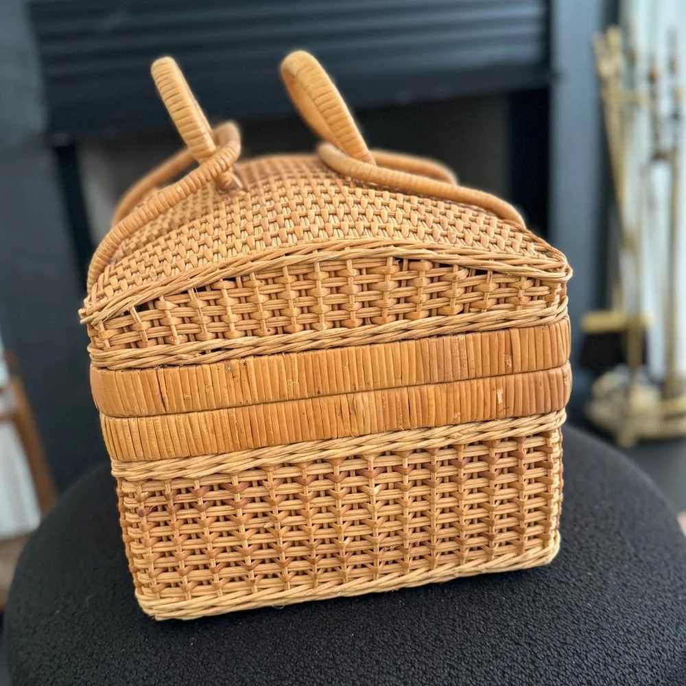 Vintage Wicker Picnic Basket